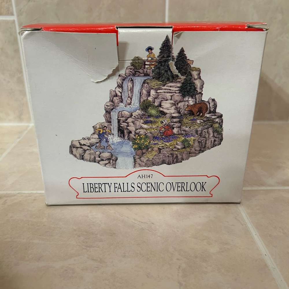 Vintage Liberty Falls Scenic Overlook (AH147)‎ from the Americana Collection